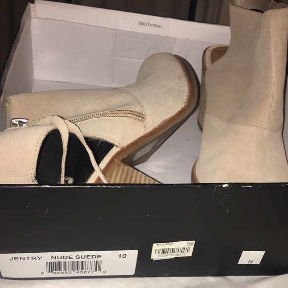 DOLCE VITA
Daylon Suede Bootie - Picture 7 of 11